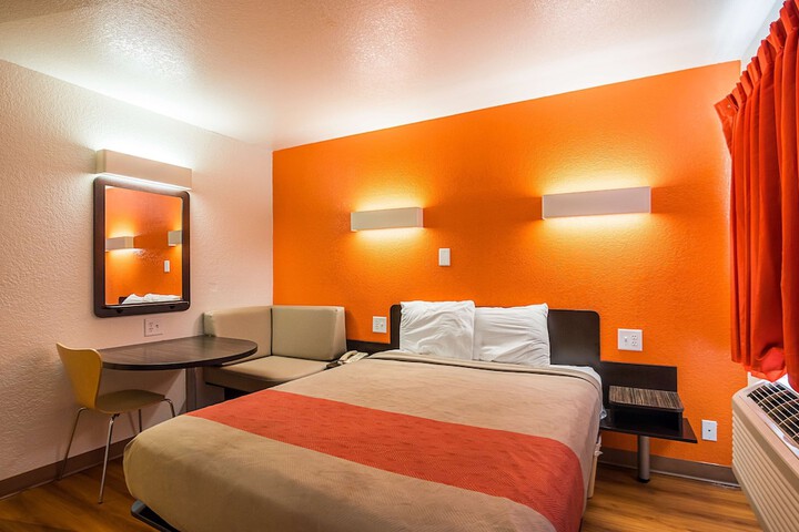 Room 13 of 75