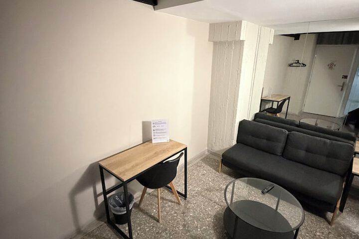 Room 46 of 86