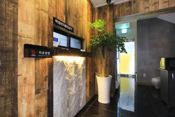 Season 2 Motel Daegu