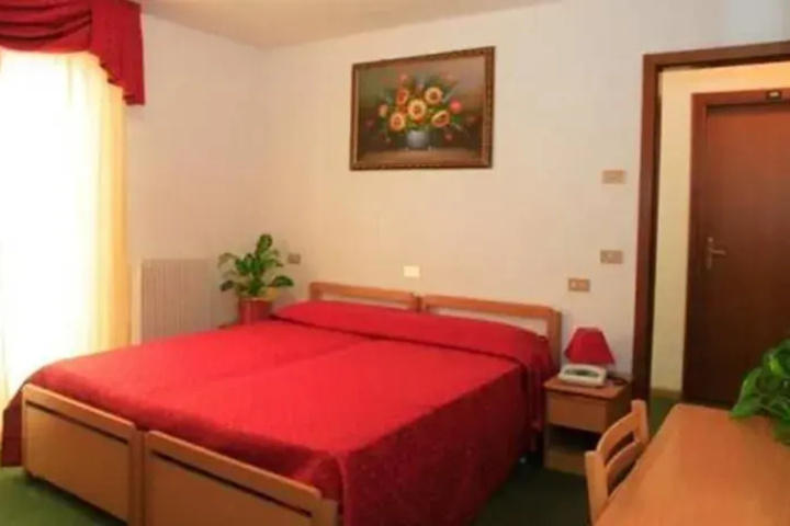 Room 2 of 6