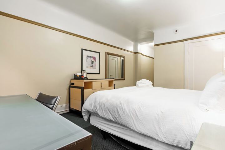 Room 15 of 26