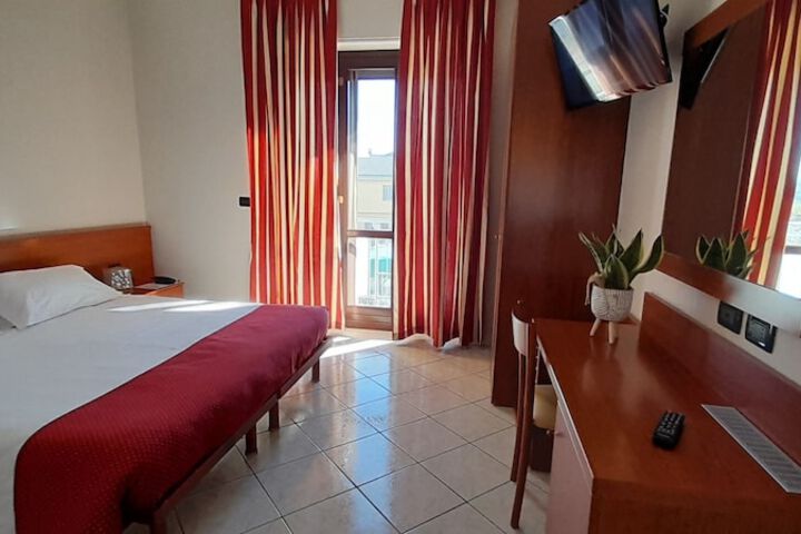 Room 7 of 27