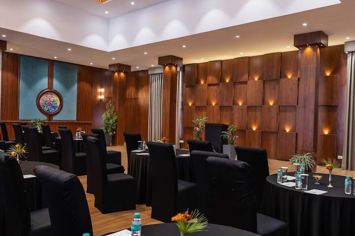 Ballroom/Hall 43 of 76