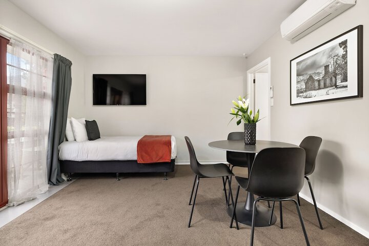 Room 57 of 128