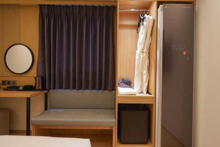 Room 7 of 59
