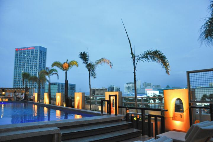 Pool Hotel