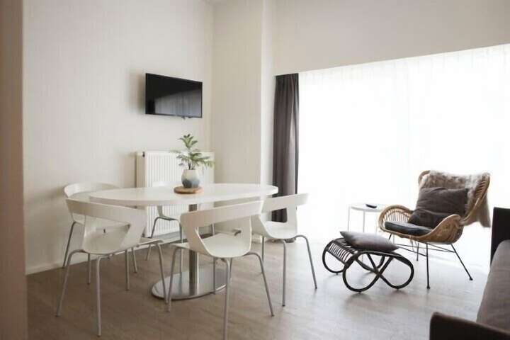 Room 27 of 77