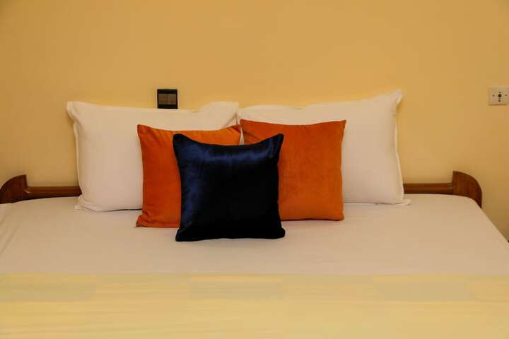 Room 6 of 33