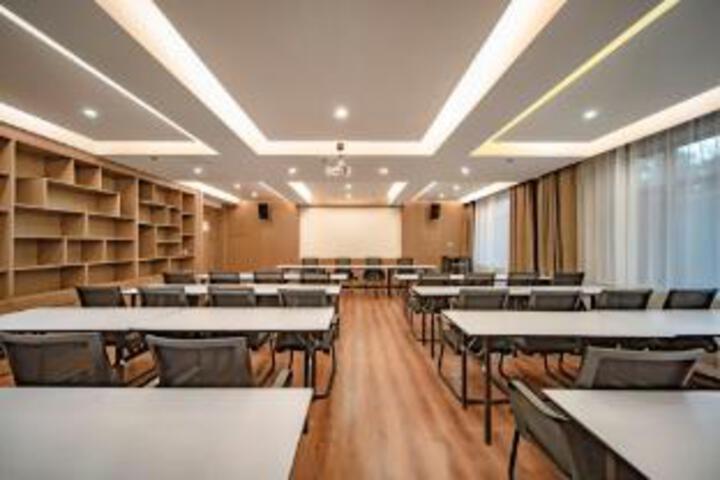 Room 10 of 23