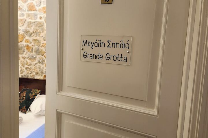Room 38 of 77