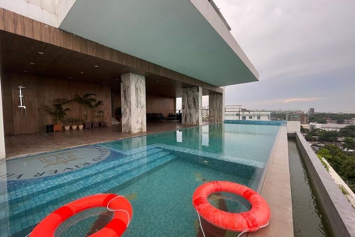 Pool 11 of 18