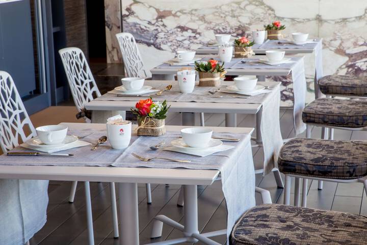Breakfast/Coffee Service 54 of 78