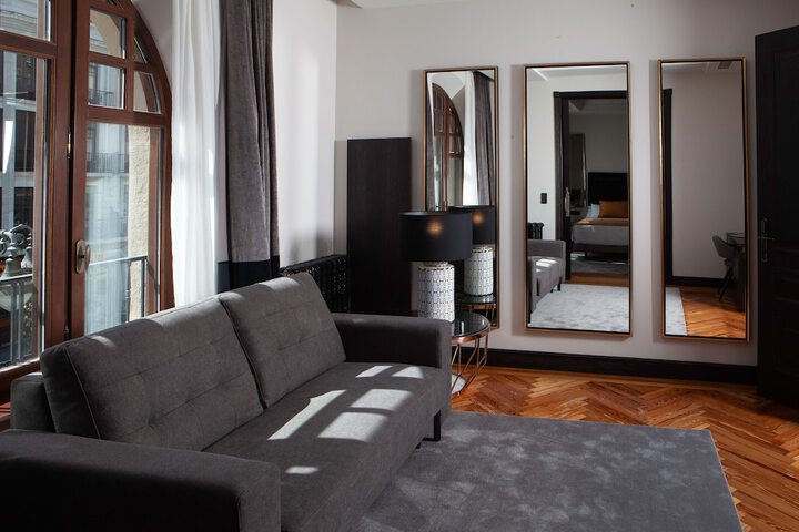 Room 12 of 85