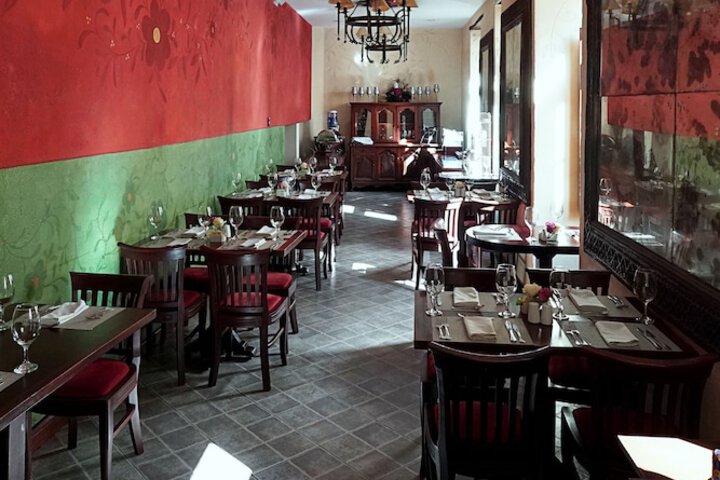 Dining 34 of 63