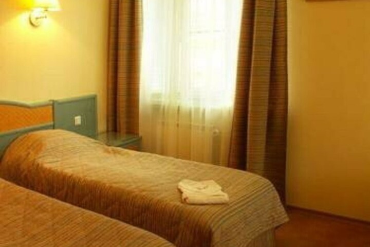 Room 17 of 37