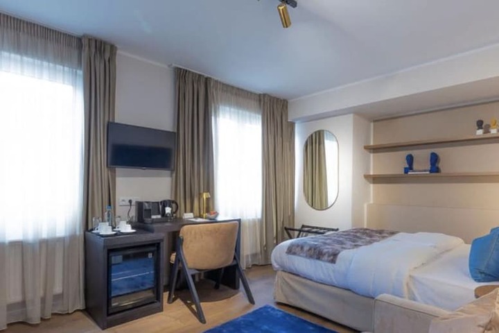 Room 2 of 27