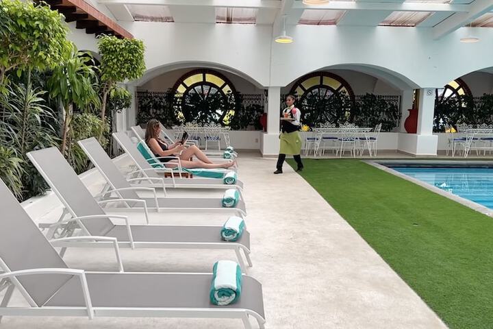 Pool Hotel