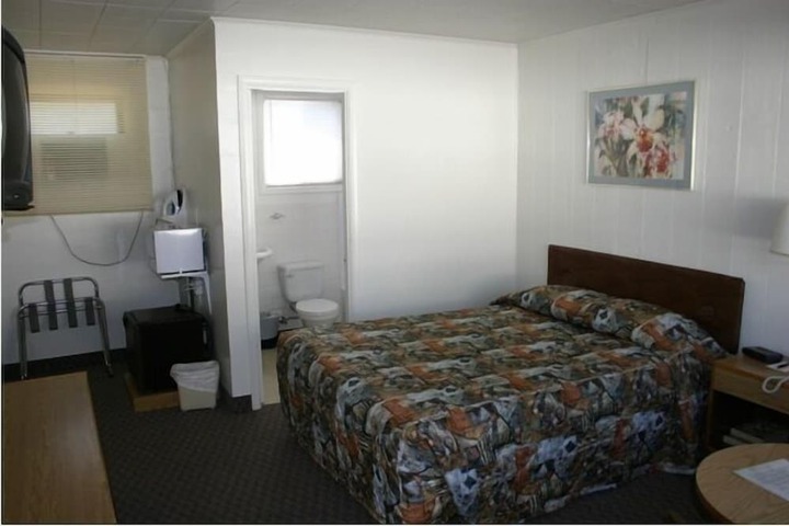 Room 5 of 16