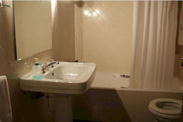 Room 3 of 38