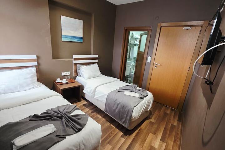 Room 8 of 34