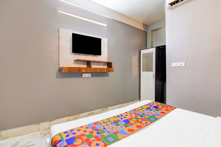 Room 13 of 27