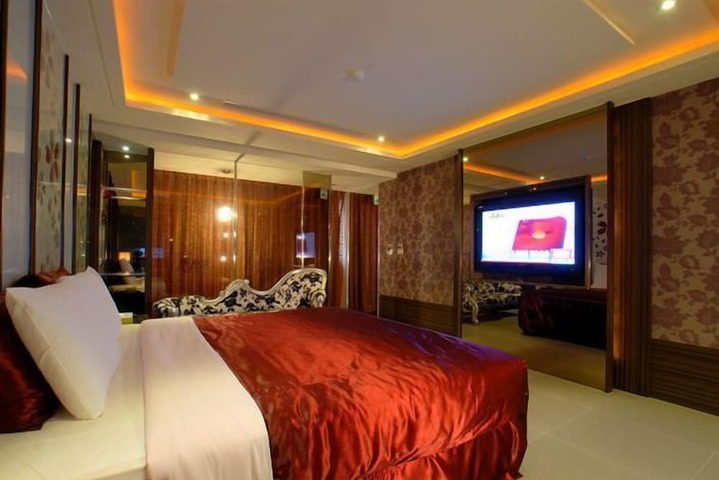Room 8 of 107