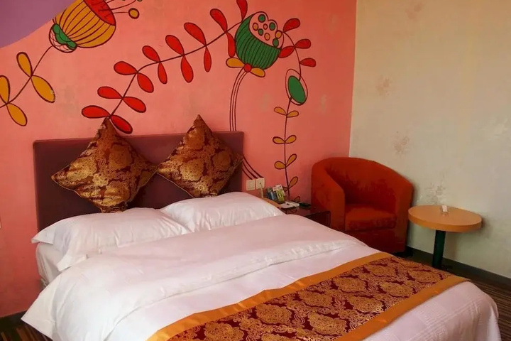 Room 4 of 9