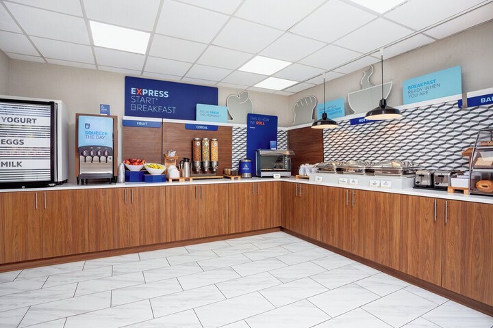 Breakfast/Coffee Service 29 of 41