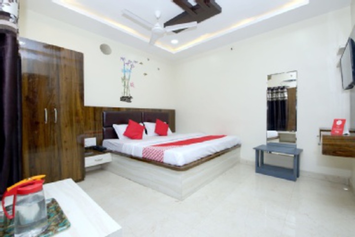 Room 370 of 407