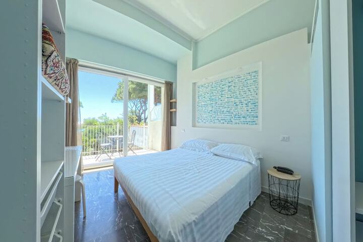 Room 15 of 65