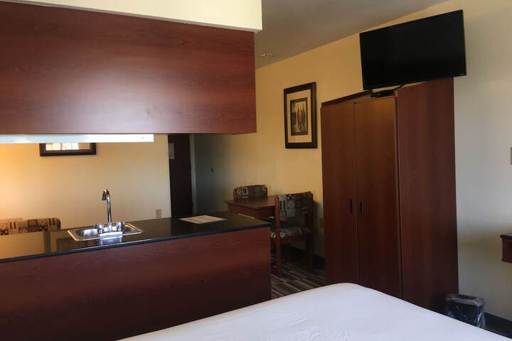 1 Queen Bed Accessible Room (37 of 54)