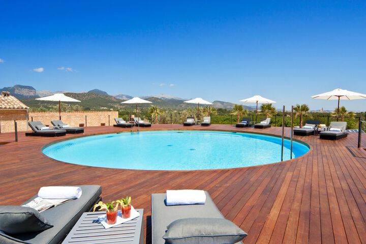 Hotel with Pool