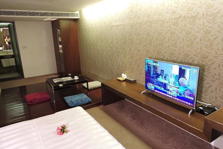 Room 14 of 27