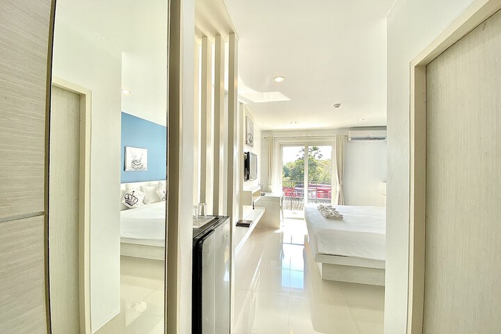Room 6 of 43