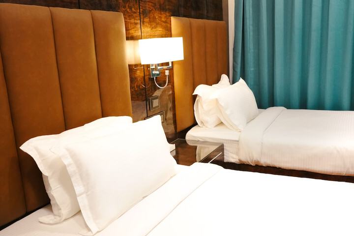 Room 4 of 13