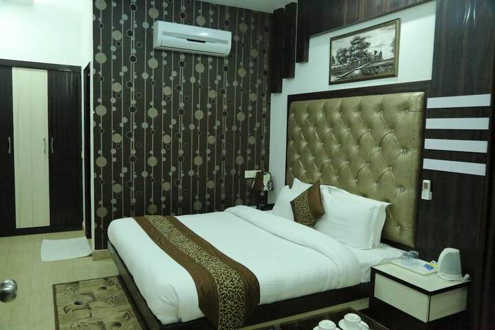 Room 6 of 25