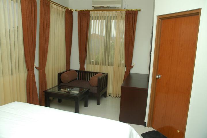 Room 10 of 37