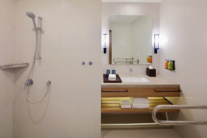 Room 44 of 100