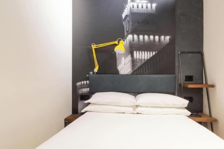 Room 4 of 20