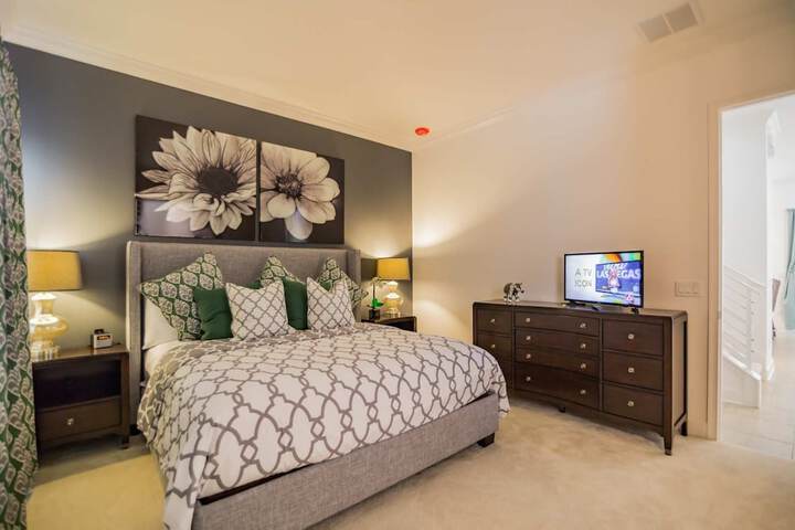 Room 3 of 122