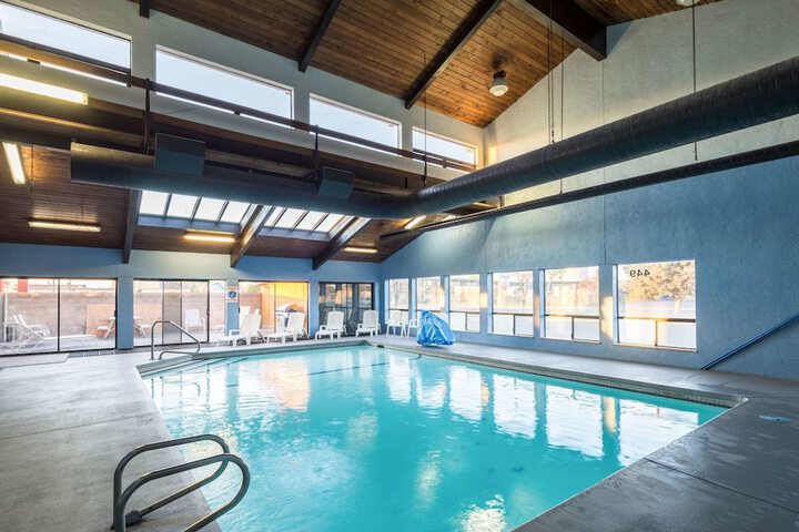 Hotel with Pool