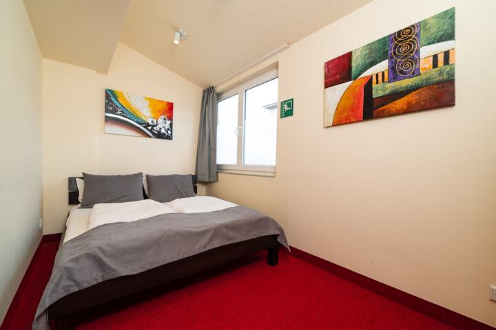 Room 6 of 16