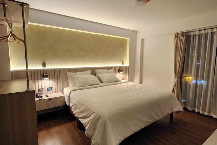 Room 3 of 18