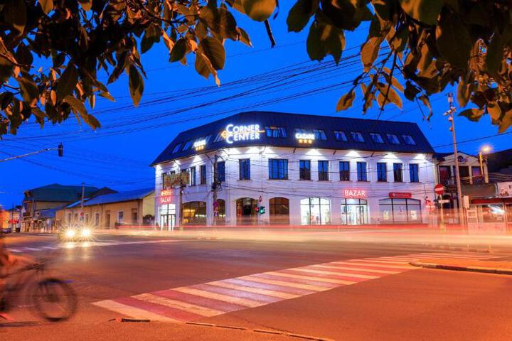 Corner Center Rental