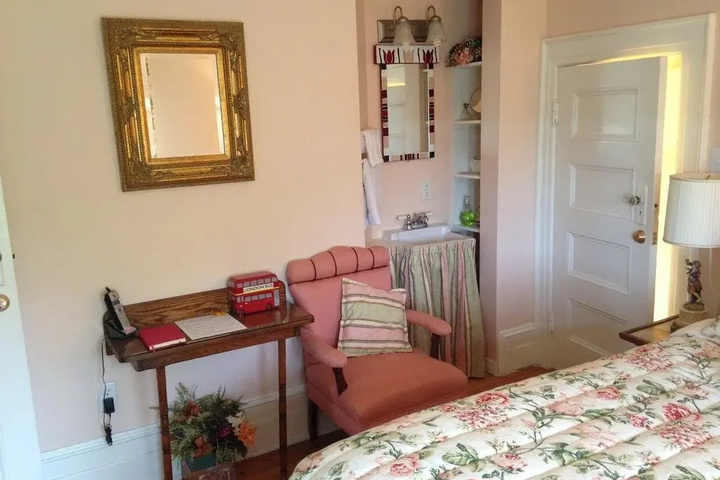 Room 5 of 15