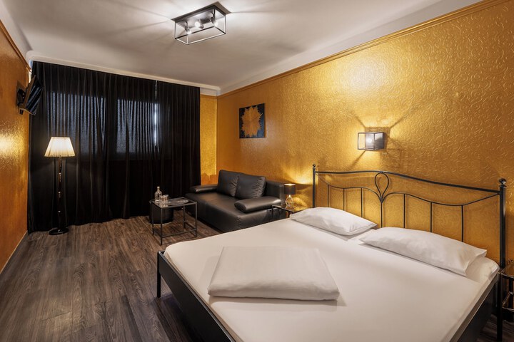 Room 3 of 12