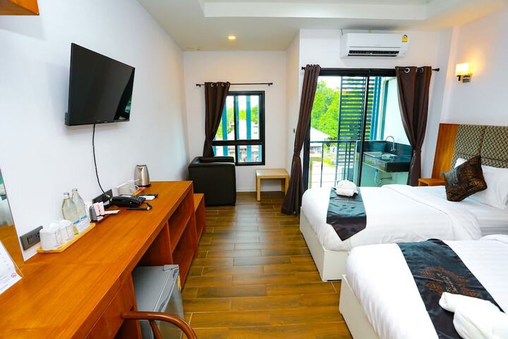 Room 12 of 25