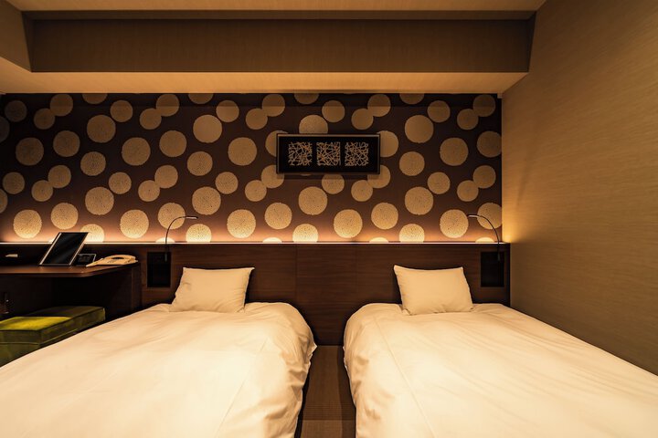 Room 6 of 32