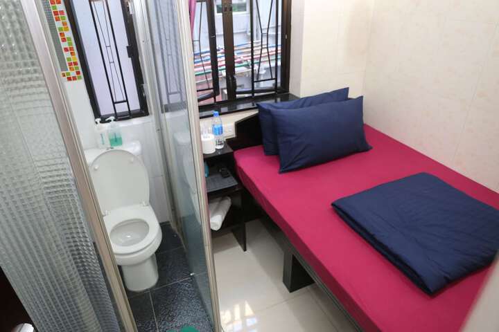 Room 34 of 48