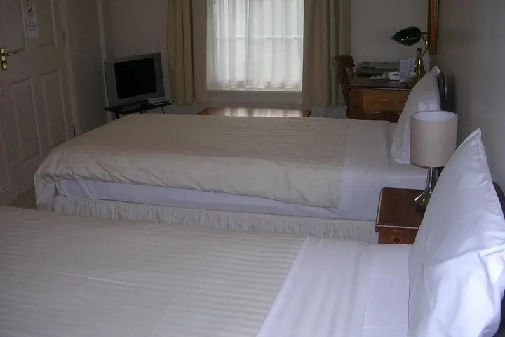 YEOVIL COURT HOTEL